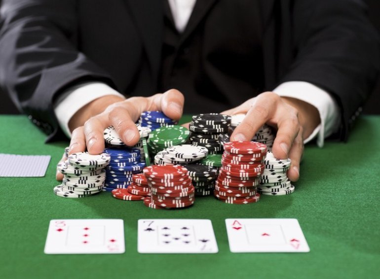 Why online gambling is more dangerous than casino gambling | CasinoZ