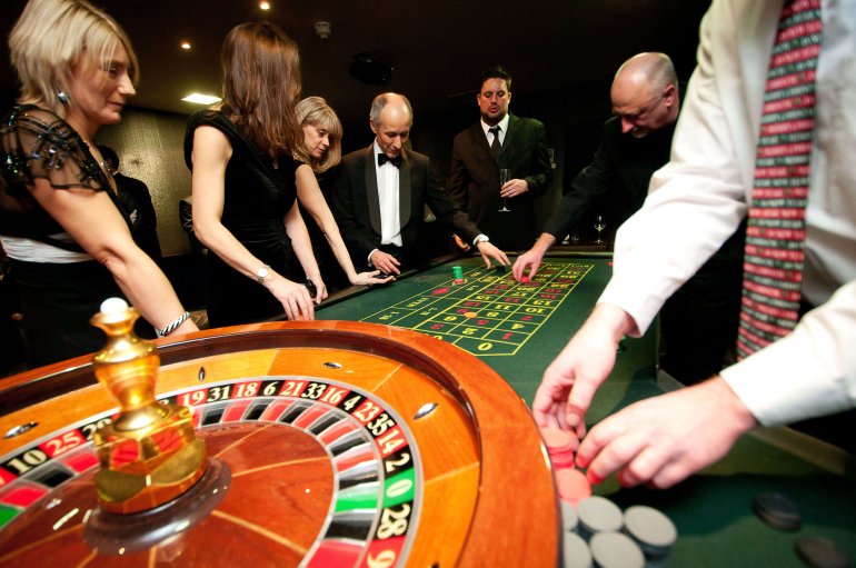 What Benefits Await High Rollers At Online Casinos