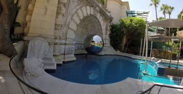 Casino Cafe de Paris Monte-Carlo: Pool fountain