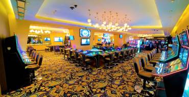 Casino Iveria Batumi: A room with slots