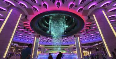 Galaxy Macau Casino: The famous fountain in front of the casino entrance