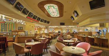 Gold Coast Hotel & Casino Las Vegas: The area around the gambling