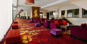 Marriott Hotel & Casino Warsaw: Stylish lobby