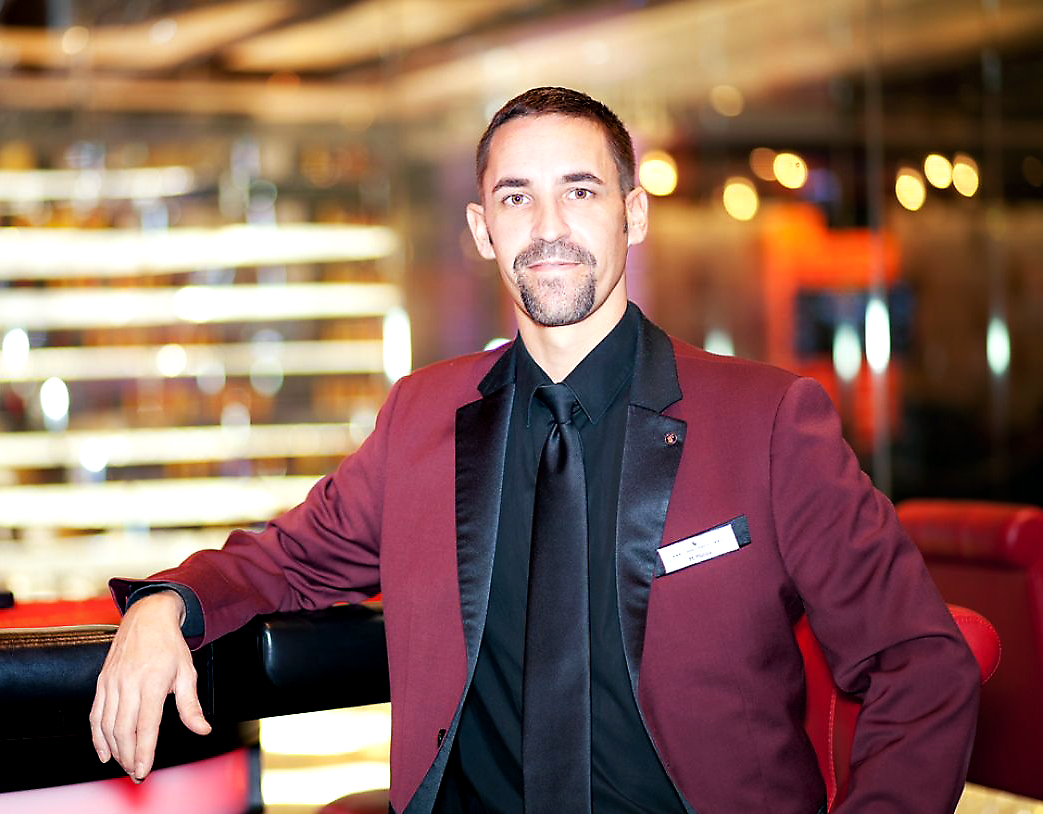 Duties Of A Pit Boss In The Casino Casino Staff Casinoz